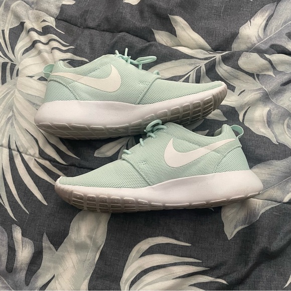 Nike Roshe One - Picture 3 of 6